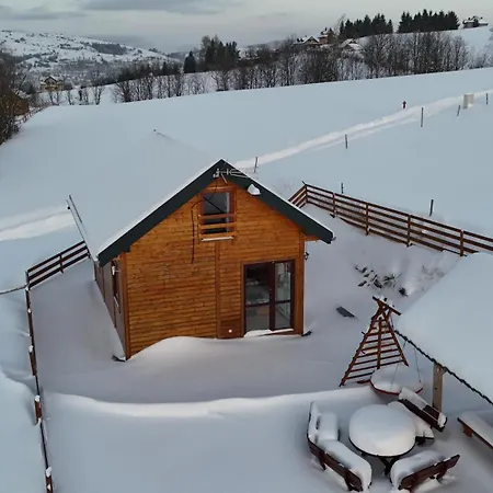 Caloroczny W Porebie Wielkiej Z Widokiem Na Gory Poreba Wielka (Limanowa)